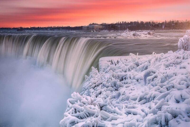 canada-experience-cascate-niagara-neve-tramonto-rosa