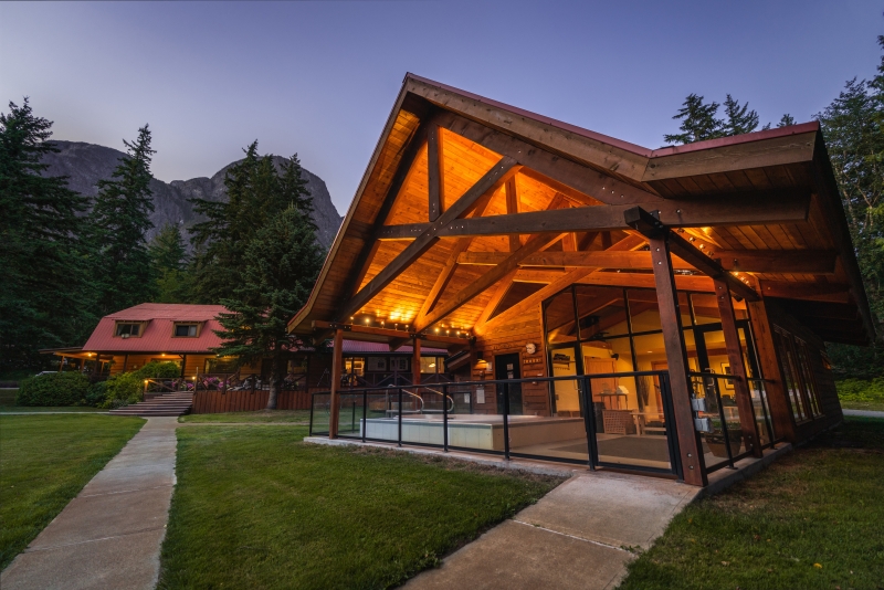 Canada-Experience-Bella-Coola-Tweedsmuir-Park-Lodge-piscine